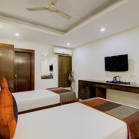 Airport La Sapphire Hotel & Restaurant New Delhi Buitenkant foto