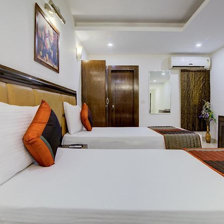 Airport La Sapphire Hotel & Restaurant New Delhi Buitenkant foto