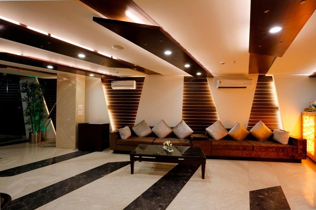 Airport La Sapphire Hotel & Restaurant New Delhi Buitenkant foto