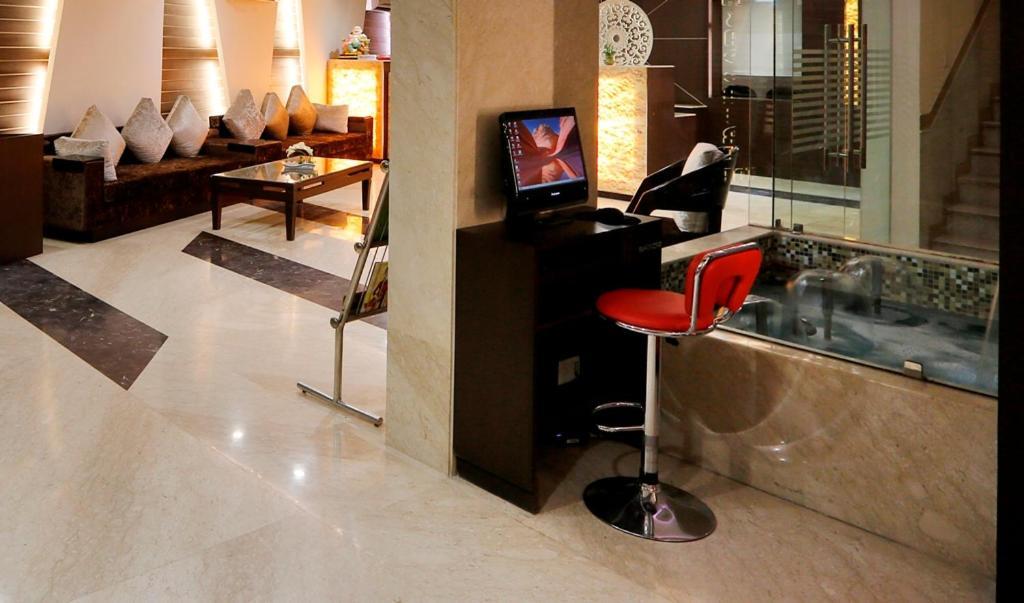 Airport La Sapphire Hotel & Restaurant New Delhi Buitenkant foto