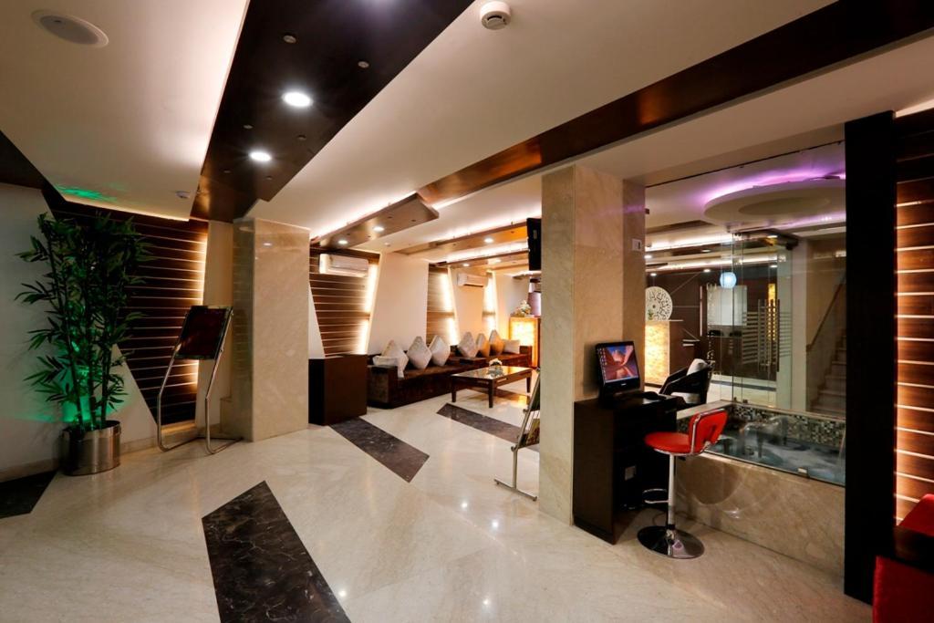 Airport La Sapphire Hotel & Restaurant New Delhi Buitenkant foto
