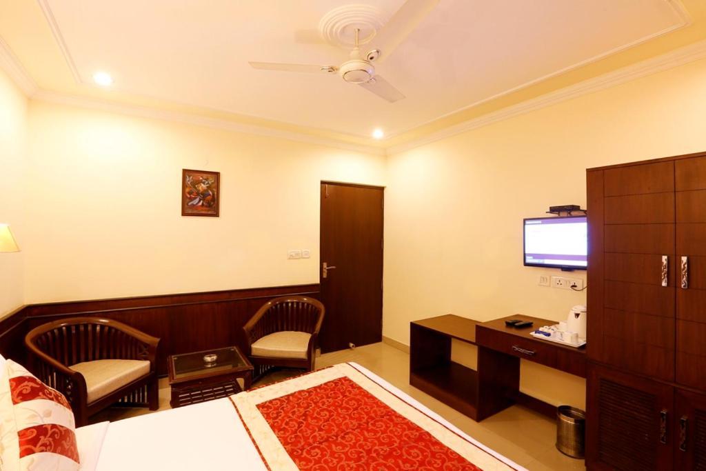 Airport La Sapphire Hotel & Restaurant New Delhi Buitenkant foto