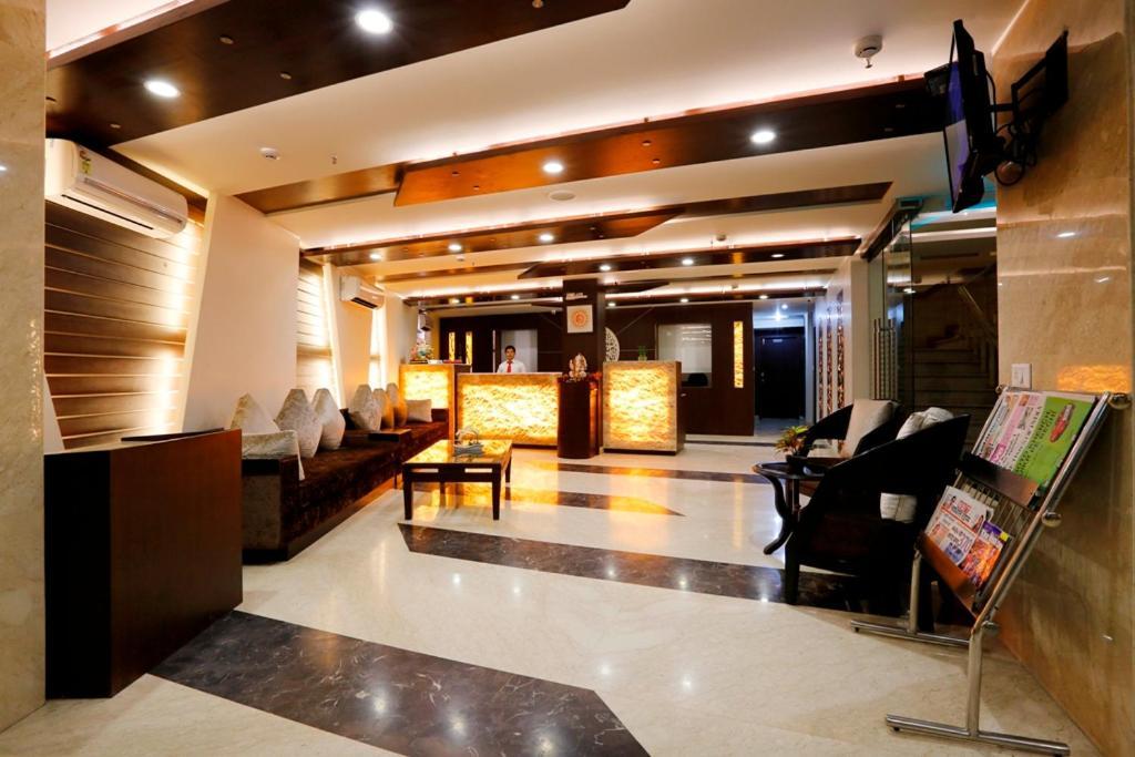 Airport La Sapphire Hotel & Restaurant New Delhi Buitenkant foto