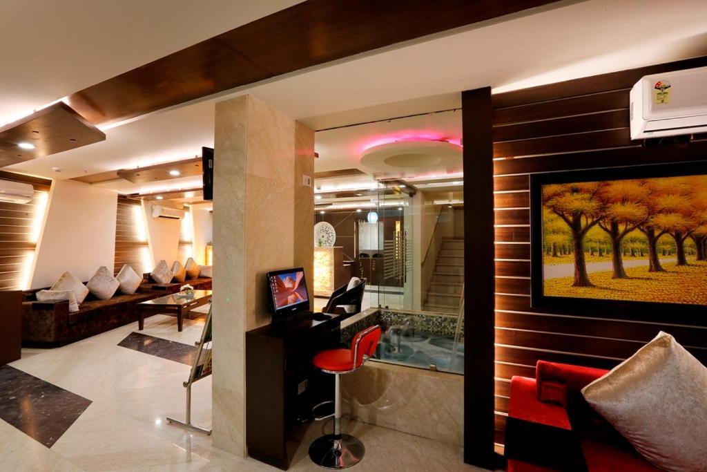Airport La Sapphire Hotel & Restaurant New Delhi Buitenkant foto