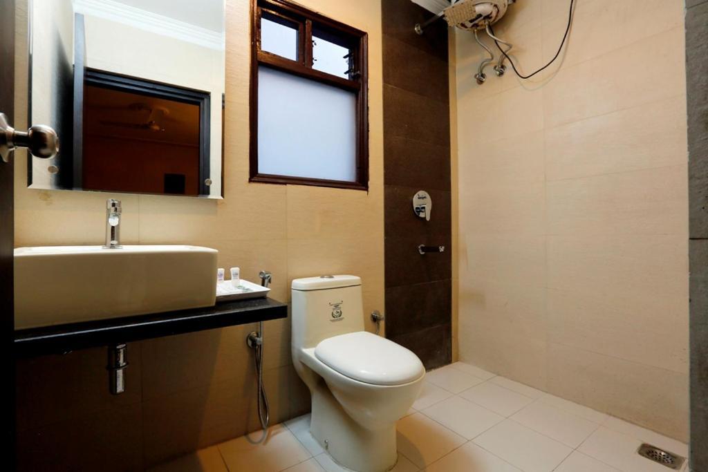 Airport La Sapphire Hotel & Restaurant New Delhi Buitenkant foto