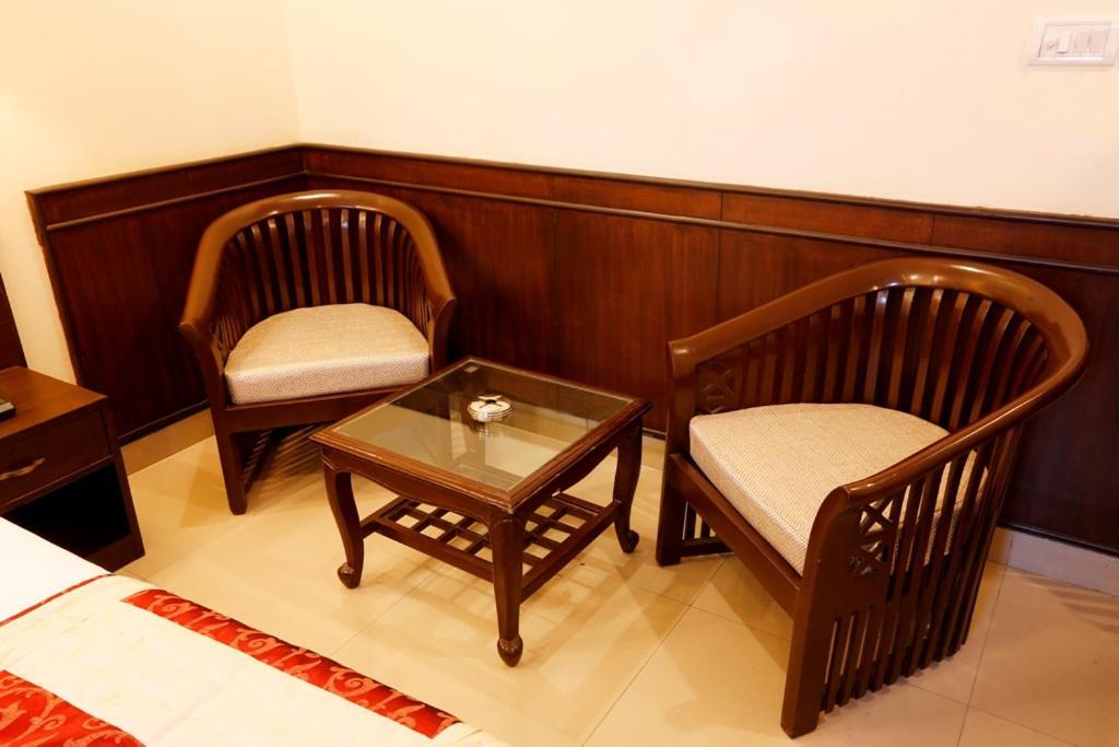 Airport La Sapphire Hotel & Restaurant New Delhi Buitenkant foto