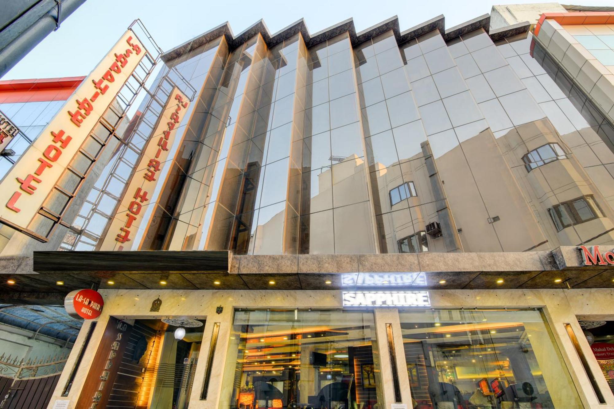 Airport La Sapphire Hotel & Restaurant New Delhi Buitenkant foto