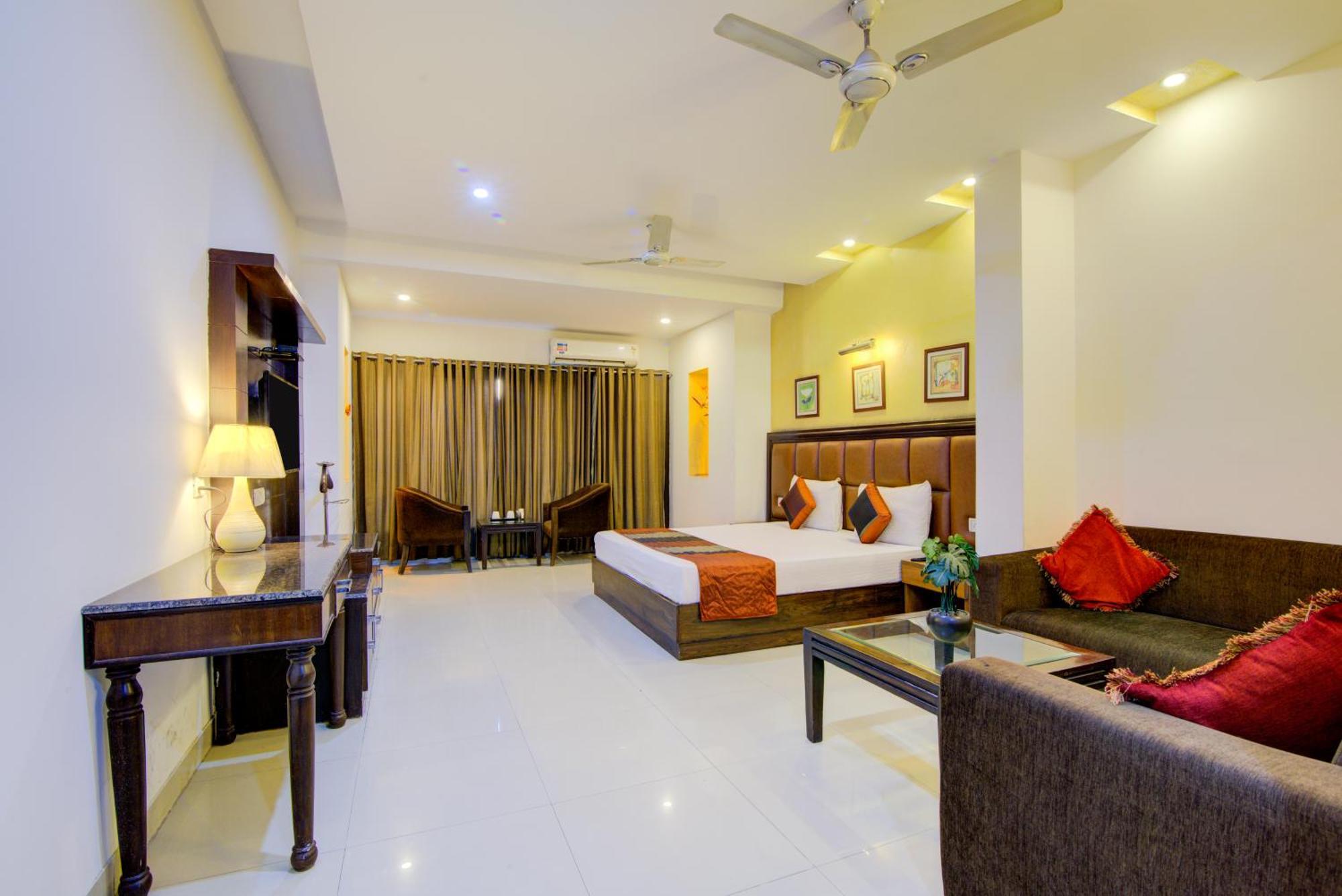 Airport La Sapphire Hotel & Restaurant New Delhi Buitenkant foto