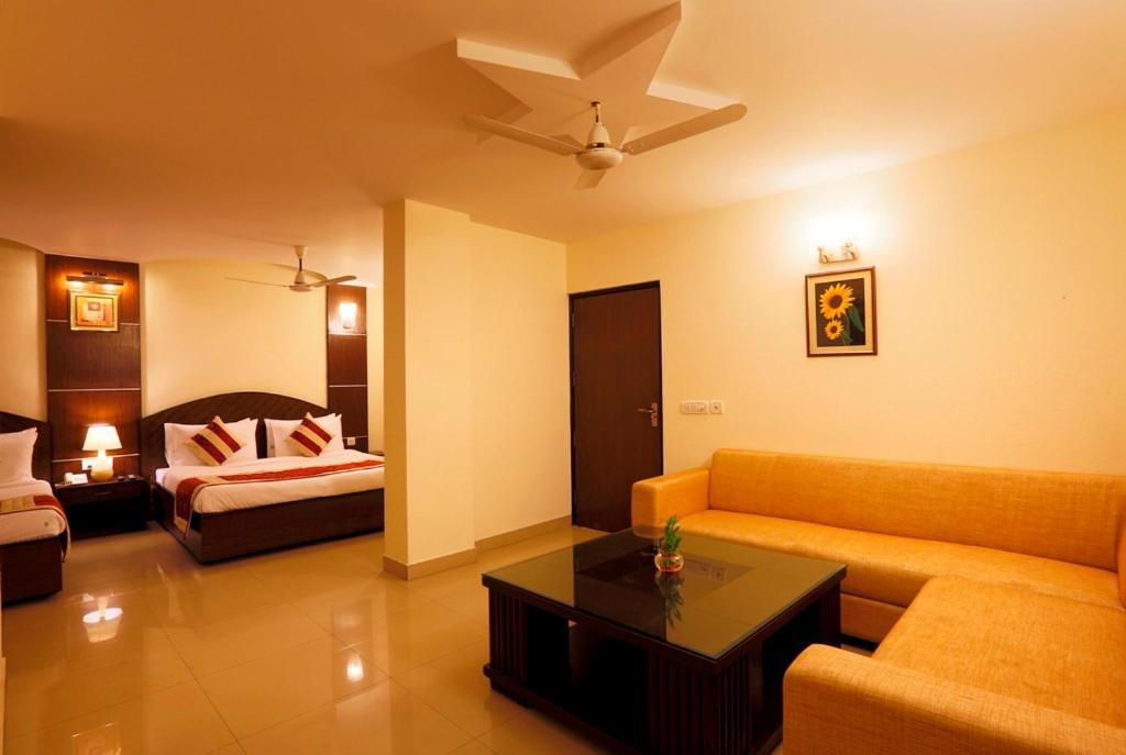 Airport La Sapphire Hotel & Restaurant New Delhi Buitenkant foto