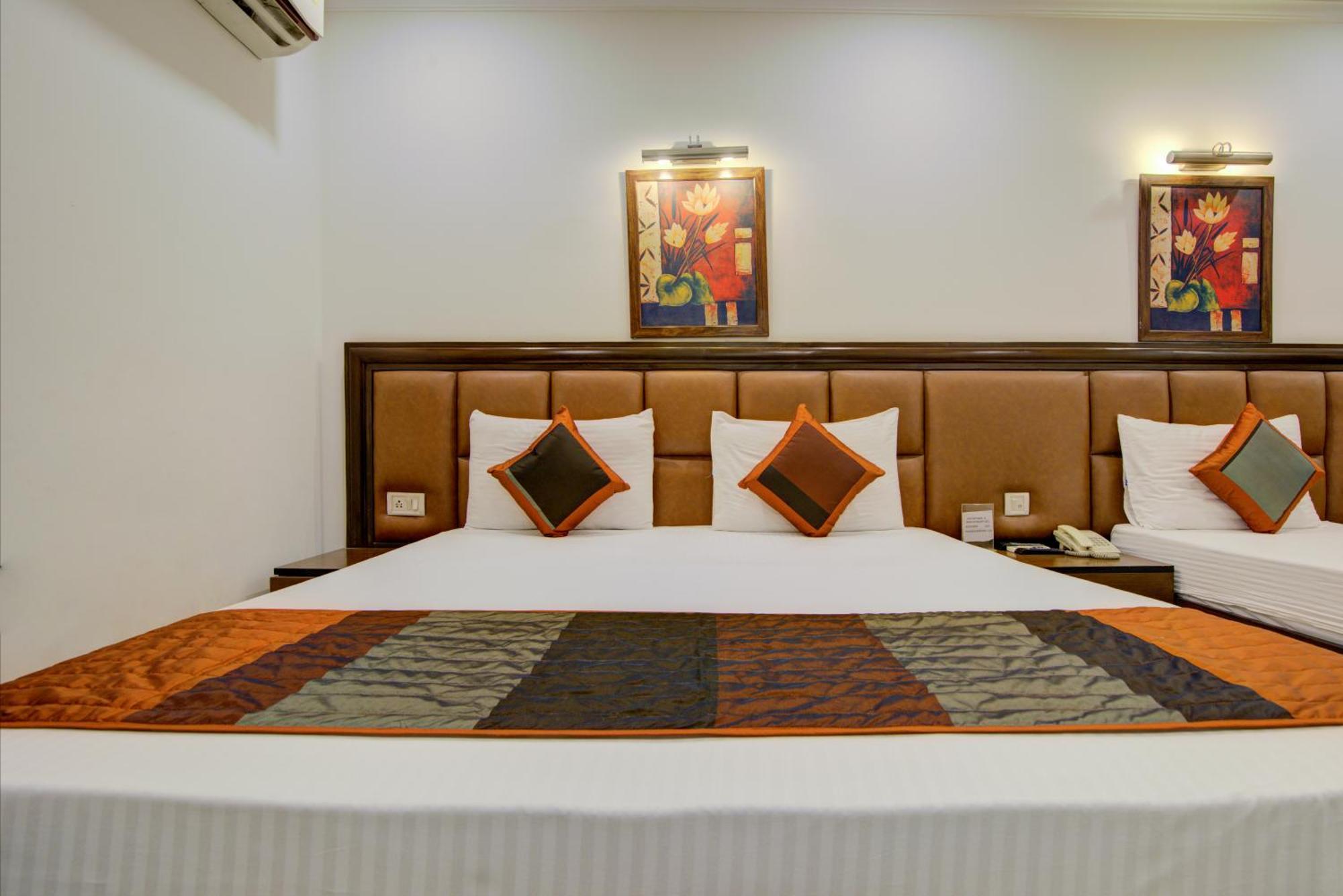 Airport La Sapphire Hotel & Restaurant New Delhi Buitenkant foto