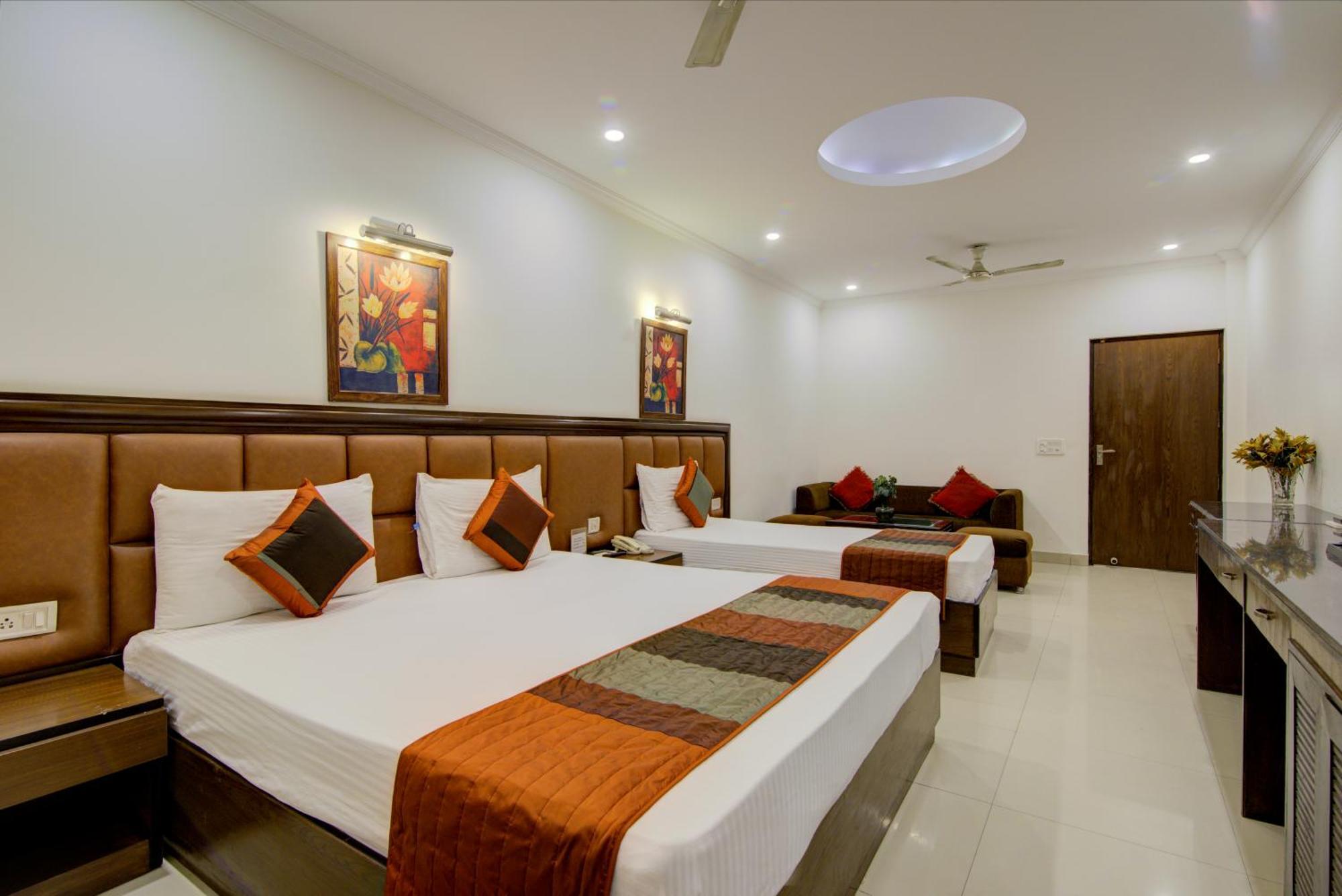 Airport La Sapphire Hotel & Restaurant New Delhi Buitenkant foto