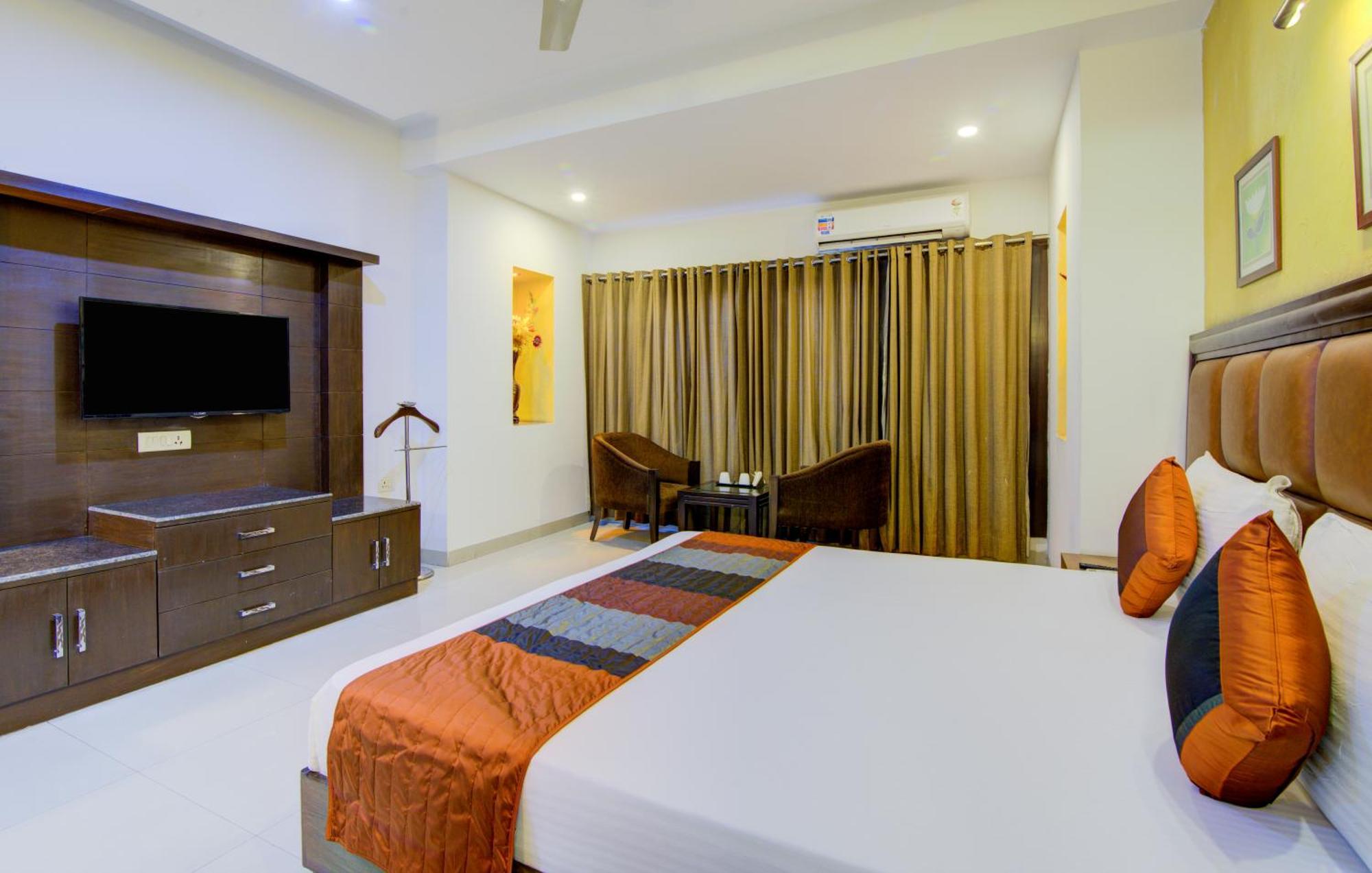 Airport La Sapphire Hotel & Restaurant New Delhi Buitenkant foto